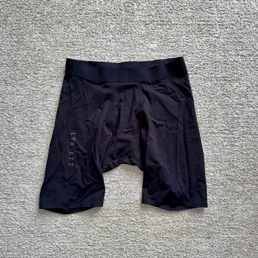 Lululemon men’s size L shorts Everlux Yoga Short 6"